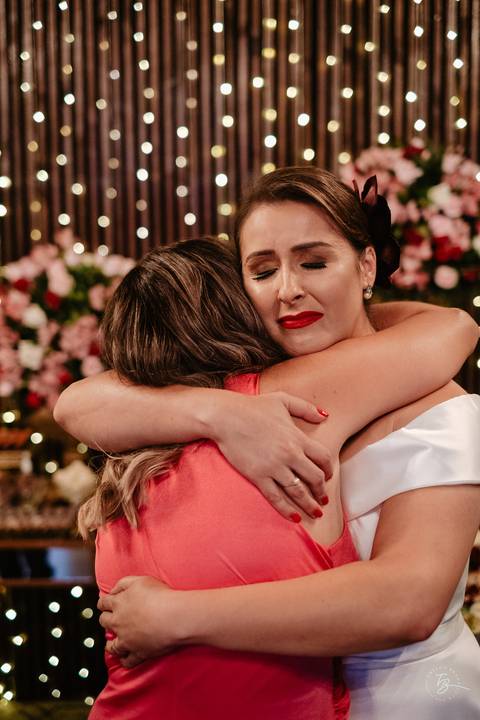 Casamento de Aline e Diogo, em um fim de tarde na lagoa da Conceição, no Indaiá eventos. Fotografia por Thiago Braga. '