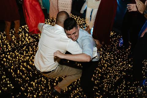 Casamento de Aline e Diogo, em um fim de tarde na lagoa da Conceição, no Indaiá eventos. Fotografia por Thiago Braga. '
