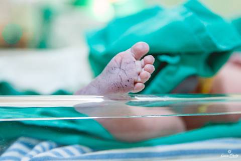 Foto de pezinho de bebê após o nascimento no Hospital São Vicente de Paulo em Osório'