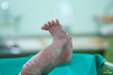 Pé de bebê recém nascido'