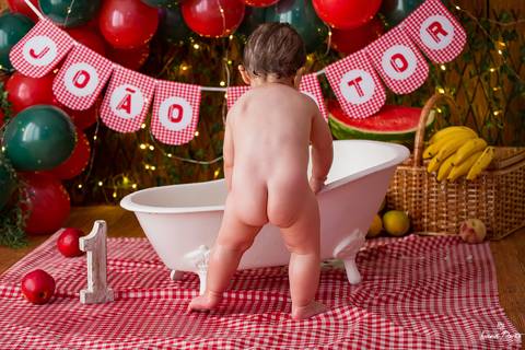 Bebê de bundinha de fora'