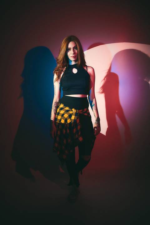 ensaio-fotografia-feminino-estudio-luzes-artístico-pessoal-neon'