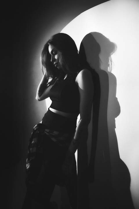 ensaio-fotografia-feminino-estudio-luzes-artístico-pessoal-neon'