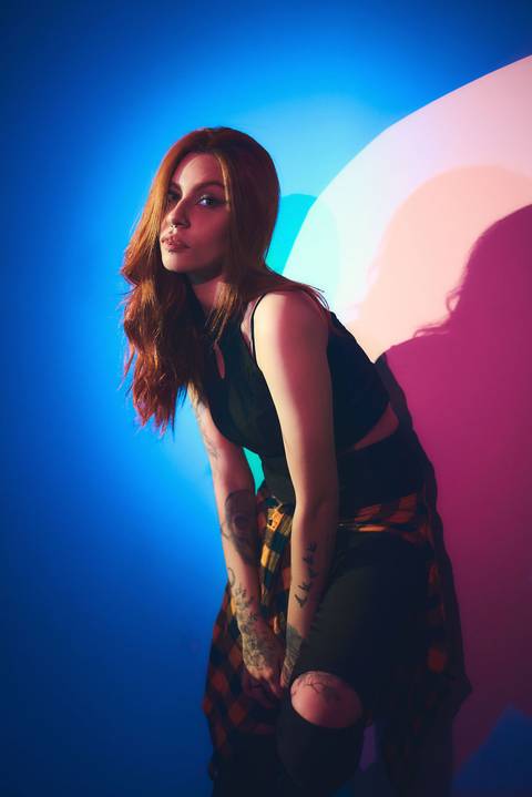 ensaio-fotografia-feminino-estudio-luzes-artístico-pessoal-neon'