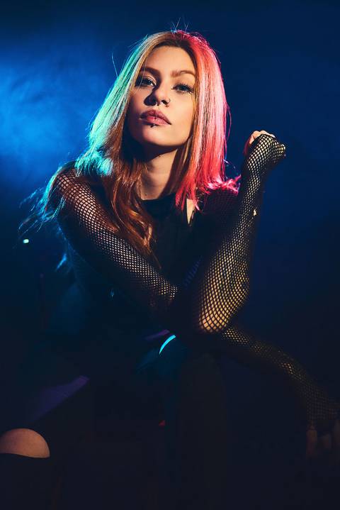 ensaio-fotografia-feminino-estudio-luzes-artístico-pessoal-neon'