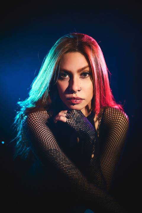 ensaio-fotografia-feminino-estudio-luzes-artístico-pessoal-neon'