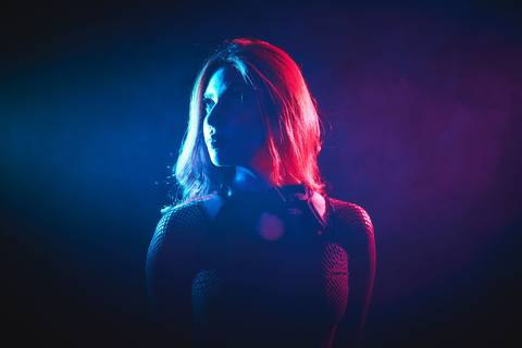 ensaio-fotografia-feminino-estudio-luzes-artístico-pessoal-neon'