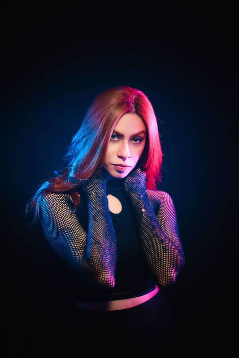 ensaio-fotografia-feminino-estudio-luzes-artístico-pessoal-neon'