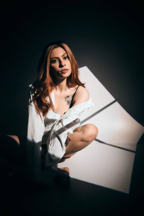 ensaio-fotografia-feminino-estudio-luzes-artístico-pessoal-neon'