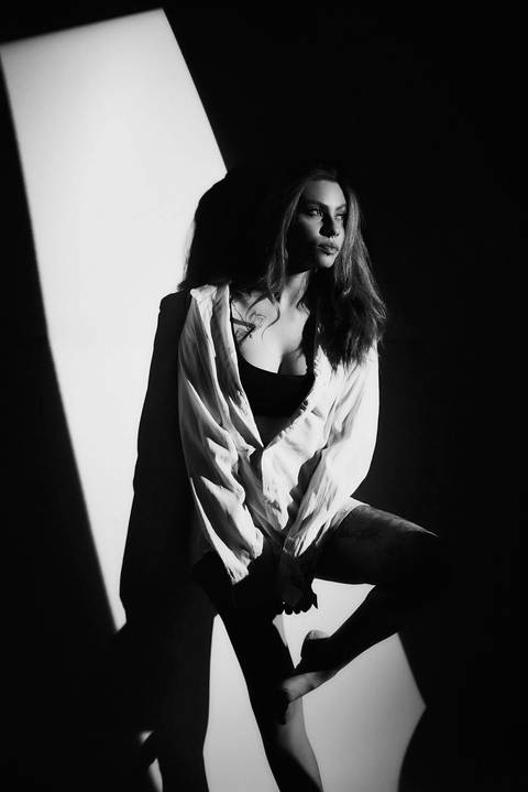 ensaio-fotografia-feminino-estudio-luzes-artístico-pessoal-neon'