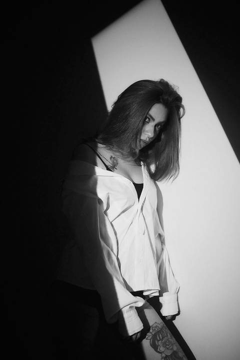 ensaio-fotografia-feminino-estudio-luzes-artístico-pessoal-neon'