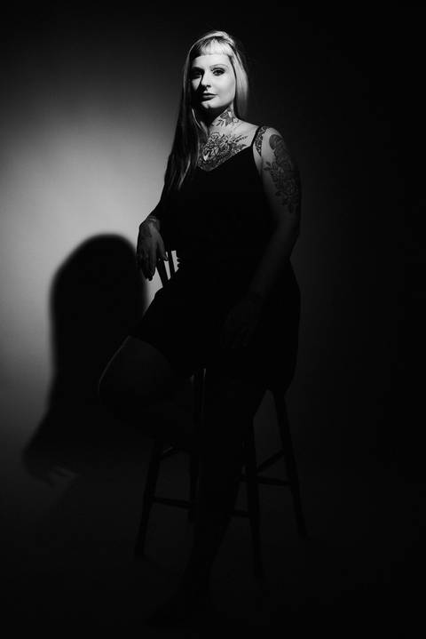 Ensaio-feminino-noir-preto-e-branco-estilo-beleza-fashion-estudio-studio'