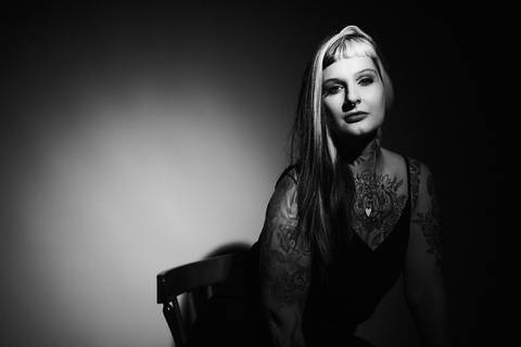 Ensaio-feminino-noir-preto-e-branco-estilo-beleza-fashion-estudio-studio'