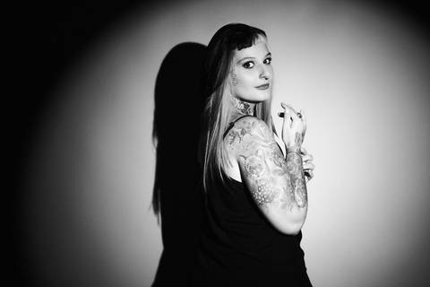 Ensaio-feminino-noir-preto-e-branco-estilo-beleza-fashion-estudio-studio'