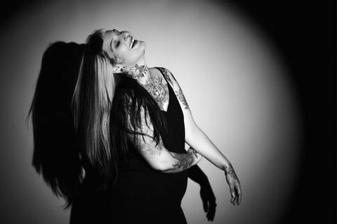 Ensaio-feminino-noir-preto-e-branco-estilo-beleza-fashion-estudio-studio'