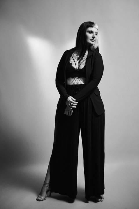 Ensaio-feminino-noir-preto-e-branco-estilo-beleza-fashion-estudio-studio'