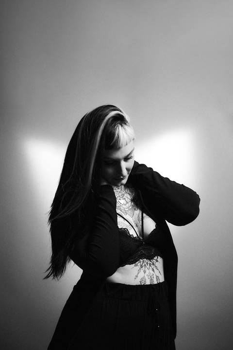 Ensaio-feminino-noir-preto-e-branco-estilo-beleza-fashion-estudio-studio'