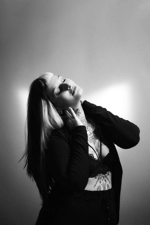 Ensaio-feminino-noir-preto-e-branco-estilo-beleza-fashion-estudio-studio'