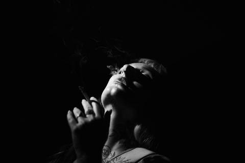 Ensaio-feminino-noir-preto-e-branco-estilo-beleza-fashion-estudio-studio'