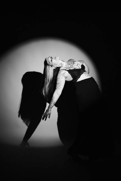 Ensaio-feminino-noir-preto-e-branco-estilo-beleza-fashion-estudio-studio'