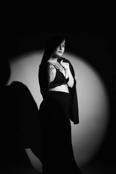 Ensaio-feminino-noir-preto-e-branco-estilo-beleza-fashion-estudio-studio'