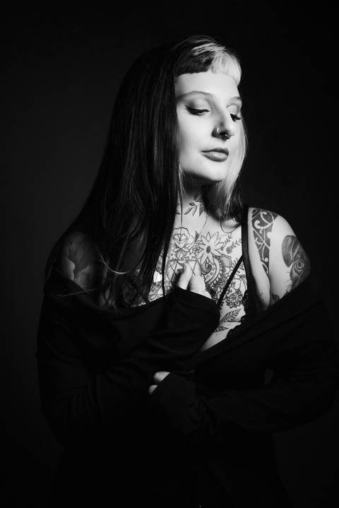 Ensaio-feminino-noir-preto-e-branco-estilo-beleza-fashion-estudio-studio'