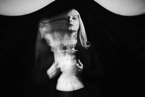 Ensaio-feminino-noir-preto-e-branco-estilo-beleza-fashion-estudio-studio'