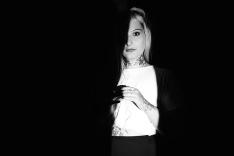 Ensaio-feminino-noir-preto-e-branco-estilo-beleza-fashion-estudio-studio'