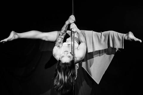ensaio-fotografico-pole-dance-danca-apresentacao-artistico-conceito-palco-instrutora-dancarina-bauru-sao-paulo'