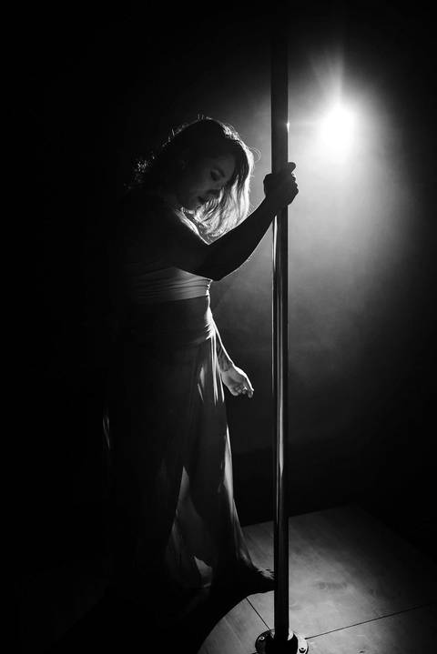 ensaio-fotografico-pole-dance-danca-apresentacao-artistico-conceito-palco-instrutora-dancarina-bauru-sao-paulo'