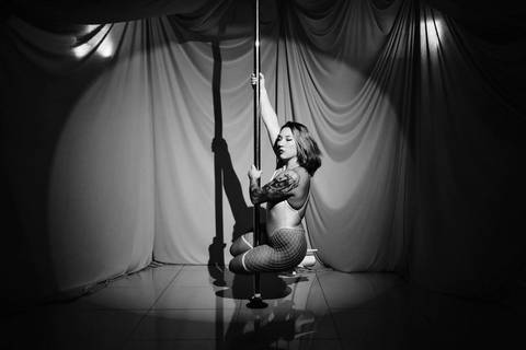 ensaio-fotografico-pole-dance-danca-apresentacao-artistico-conceito-palco-instrutora-dancarina-bauru-sao-paulo'