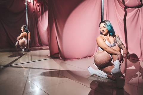 ensaio-fotografico-pole-dance-danca-apresentacao-artistico-conceito-palco-instrutora-dancarina-bauru-sao-paulo'