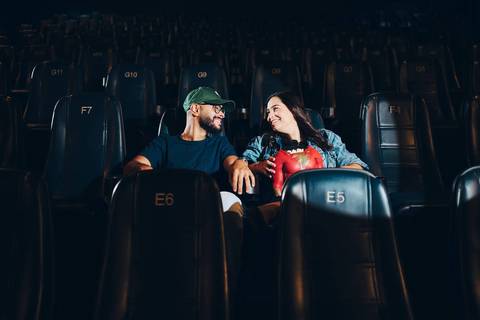 ensaio-fotografico-prewedding-casal-cinema-fotos-artisticas-pipoca-romantica-'
