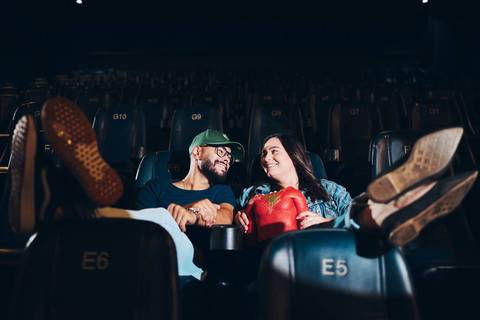 ensaio-fotografico-prewedding-casal-cinema-fotos-artisticas-pipoca-romantica-'