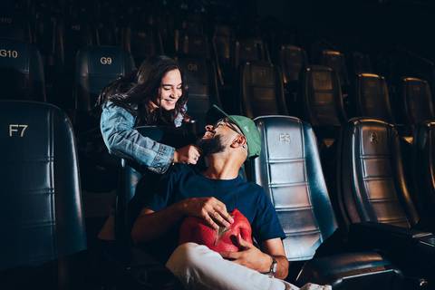ensaio-fotografico-prewedding-casal-cinema-fotos-artisticas-pipoca-romantica-'