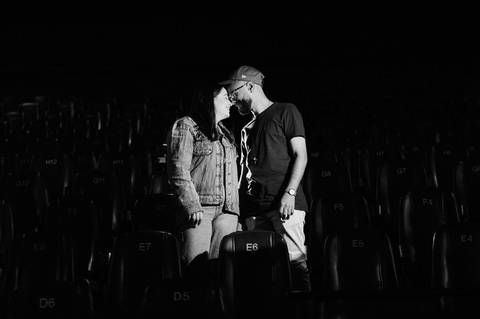 ensaio-fotografico-prewedding-casal-cinema-fotos-artisticas-pipoca-romantica-'