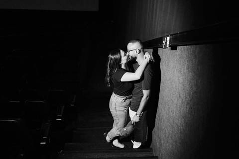 ensaio-fotografico-prewedding-casal-cinema-fotos-artisticas-pipoca-romantica-'