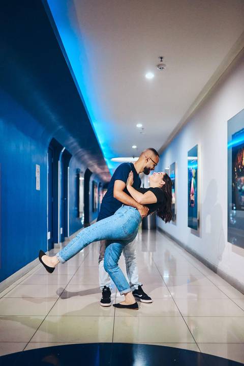 ensaio-fotografico-prewedding-casal-cinema-fotos-artisticas-pipoca-romantica-'