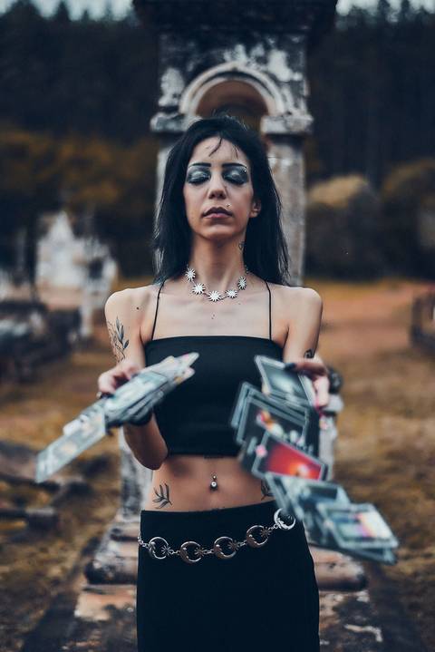 ensaio-fotografico-cemiterio-dia-das-bruxas-halloween-bruxa-ritual-bosque-natureza-bauru-sao-paulo-brazil-brasil-conceitual-conceito-artistico-autoral-fotografia'