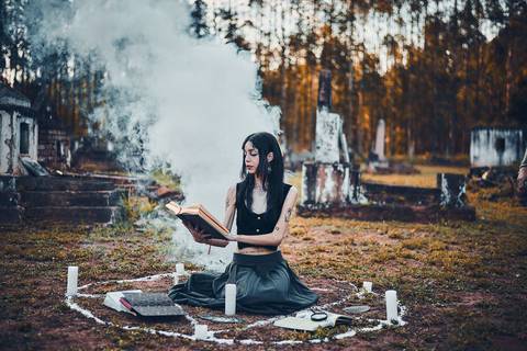 ensaio-fotografico-cemiterio-dia-das-bruxas-halloween-bruxa-ritual-bosque-natureza-bauru-sao-paulo-brazil-brasil-conceitual-conceito-artistico-autoral-fotografia'
