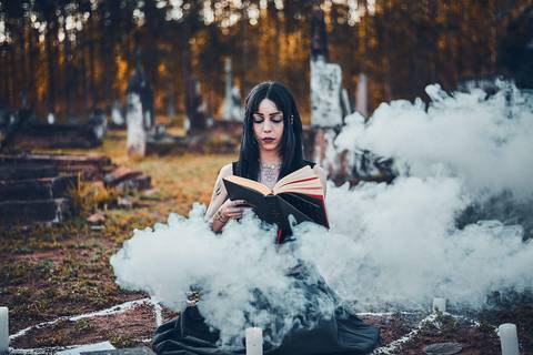 ensaio-fotografico-cemiterio-dia-das-bruxas-halloween-bruxa-ritual-bosque-natureza-bauru-sao-paulo-brazil-brasil-conceitual-conceito-artistico-autoral-fotografia'