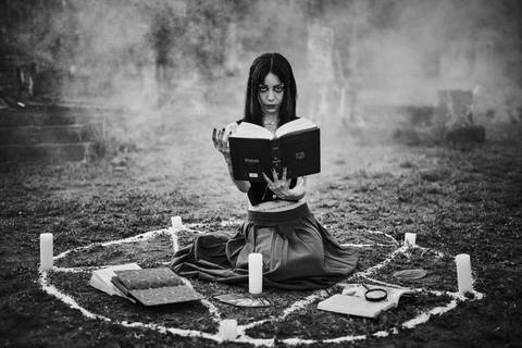 ensaio-fotografico-cemiterio-dia-das-bruxas-halloween-bruxa-ritual-bosque-natureza-bauru-sao-paulo-brazil-brasil-conceitual-conceito-artistico-autoral-fotografia'