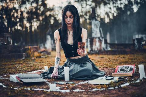 ensaio-fotografico-cemiterio-dia-das-bruxas-halloween-bruxa-ritual-bosque-natureza-bauru-sao-paulo-brazil-brasil-conceitual-conceito-artistico-autoral-fotografia'
