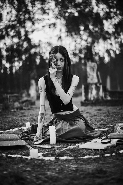 ensaio-fotografico-cemiterio-dia-das-bruxas-halloween-bruxa-ritual-bosque-natureza-bauru-sao-paulo-brazil-brasil-conceitual-conceito-artistico-autoral-fotografia'