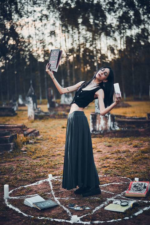 ensaio-fotografico-cemiterio-dia-das-bruxas-halloween-bruxa-ritual-bosque-natureza-bauru-sao-paulo-brazil-brasil-conceitual-conceito-artistico-autoral-fotografia'