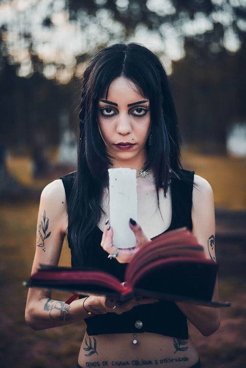 ensaio-fotografico-cemiterio-dia-das-bruxas-halloween-bruxa-ritual-bosque-natureza-bauru-sao-paulo-brazil-brasil-conceitual-conceito-artistico-autoral-fotografia'