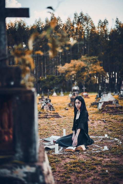 ensaio-fotografico-cemiterio-dia-das-bruxas-halloween-bruxa-ritual-bosque-natureza-bauru-sao-paulo-brazil-brasil-conceitual-conceito-artistico-autoral-fotografia'