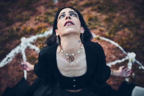 ensaio-fotografico-cemiterio-dia-das-bruxas-halloween-bruxa-ritual-bosque-natureza-bauru-sao-paulo-brazil-brasil-conceitual-conceito-artistico-autoral-fotografia'