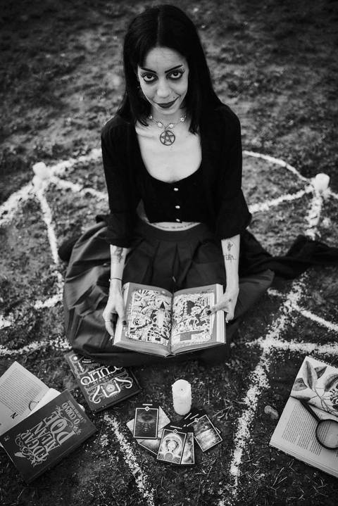 ensaio-fotografico-cemiterio-dia-das-bruxas-halloween-bruxa-ritual-bosque-natureza-bauru-sao-paulo-brazil-brasil-conceitual-conceito-artistico-autoral-fotografia'