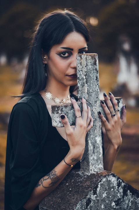 ensaio-fotografico-cemiterio-dia-das-bruxas-halloween-bruxa-ritual-bosque-natureza-bauru-sao-paulo-brazil-brasil-conceitual-conceito-artistico-autoral-fotografia'